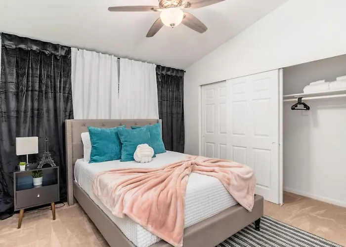 Luxury Scottsdale Retreat Heated Pool And Mini Golf